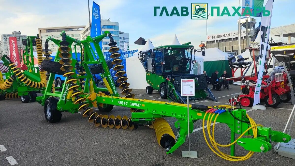 Фото: © Артём Борисов / Glavpahar.ru
На выставке ЮГАГРО-2025 презентовали новый лущильник ЛАД-6С САРМАТ