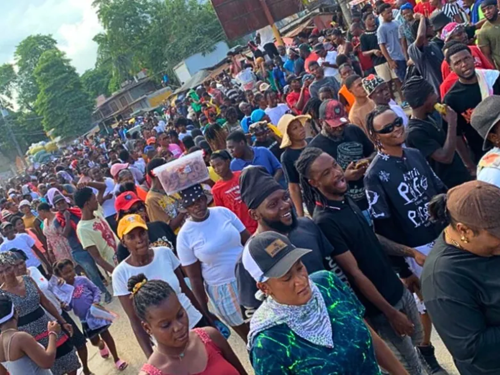 Жители Мирагона протестуют обвинений, выдвинутых против Маскадена Управлением ООН по правам человека на Гаити (BINUH)