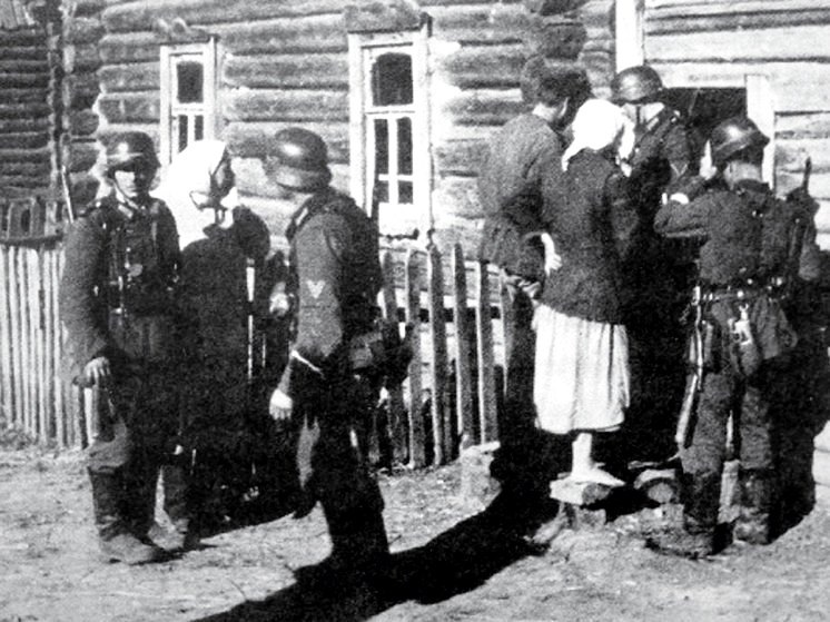 Немекие войска в оккупированной белорусской дерене. Источник bundesarchiv.de