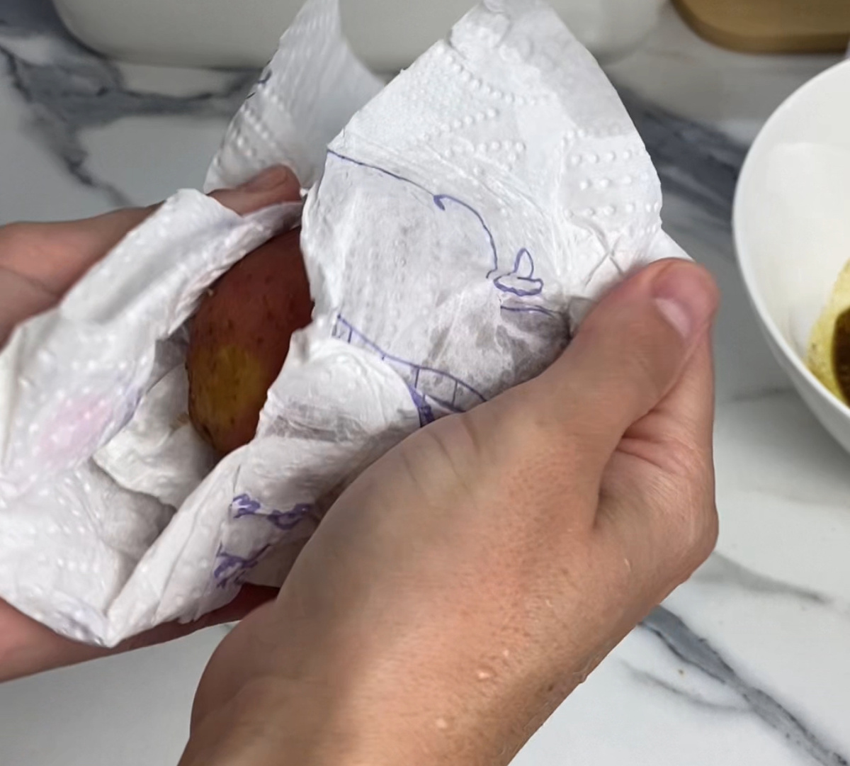 Картофель помыть, просушить.