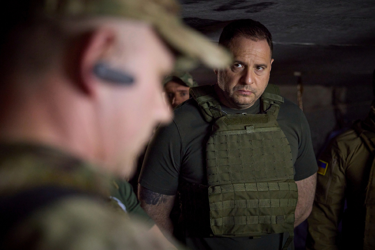 Ермак в бронике Pool  Ukrainian Presidentia Keystone Agency