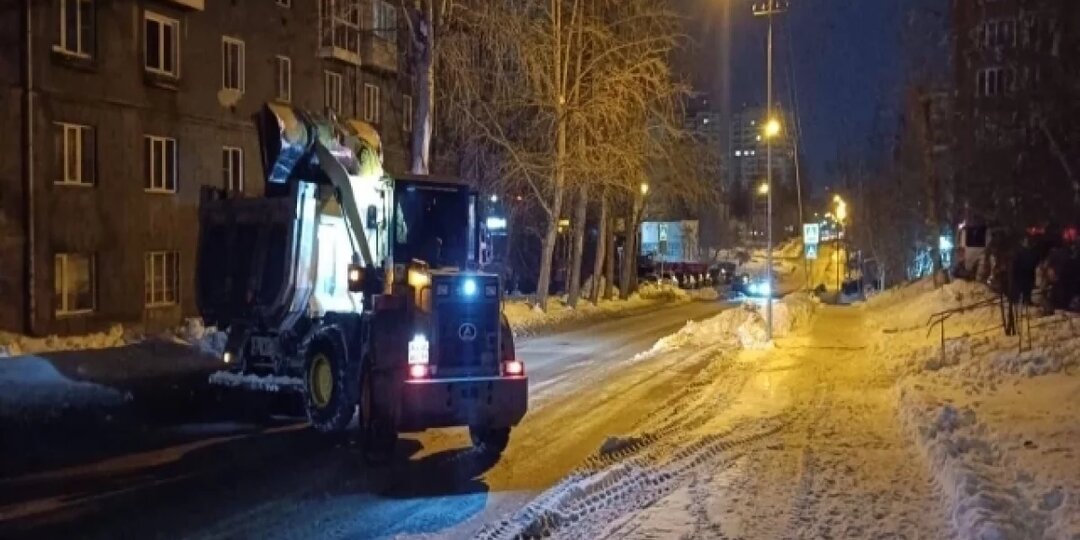 Мэрия Новосибирска предупреждает о снеге, гололеде и сильном ветре ночью