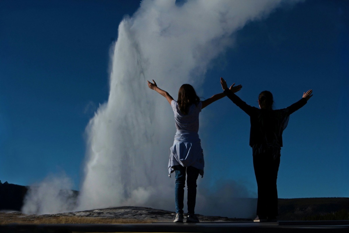 Извержение гейзера длится до пяти минут. Фото: Judy Beth Morris / Unsplash