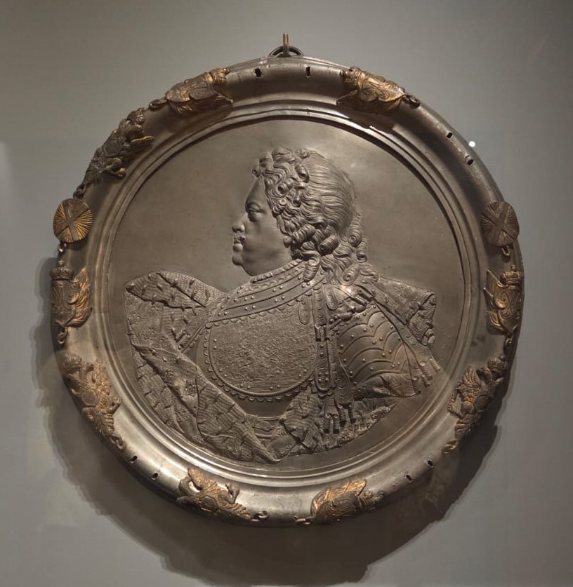 Бартоломео Карло Растрелли. Портрет Петра I Барельеф. 1741-1743 олово, свинец, литье, золочение