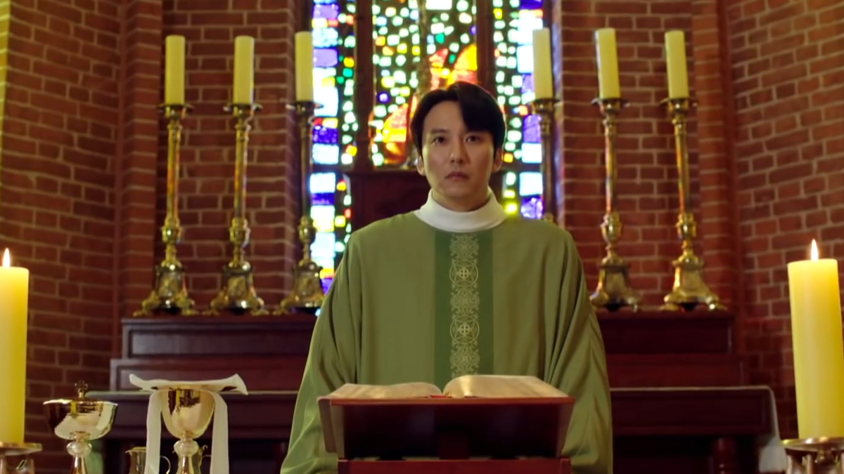 Кадр из дорамы «Вспыльчивый священник»