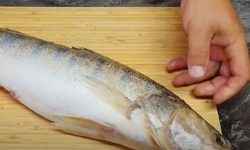 Судак по-мурмански: секрет сочной рыбы за 10 минут