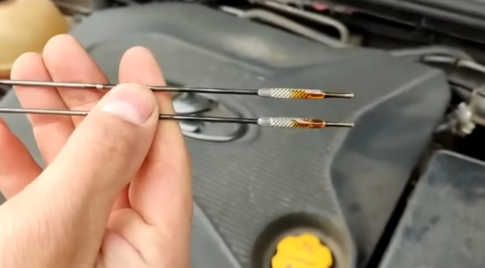 Проверка масла — не просто «щёлкнуть щупом»: рассказываю, как делать это правильно и когда стоит паниковать