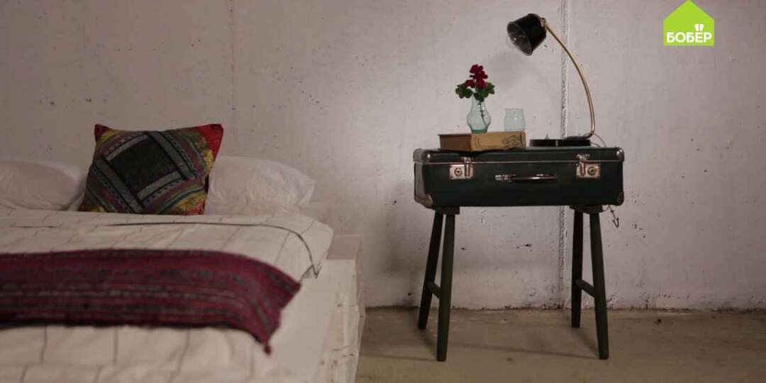 Прикроватная тумба из старого чемодана
