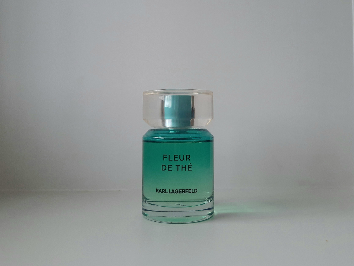 Пирамида аромата: Цитрусы, Жасмин, Камелия. 