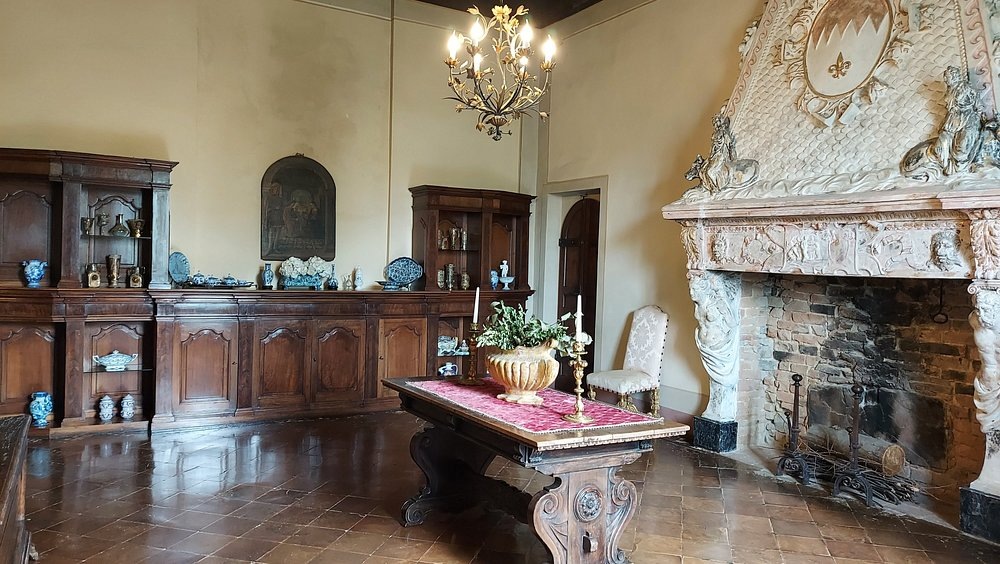 Интерьер Каминного зала замка Гроппарелло