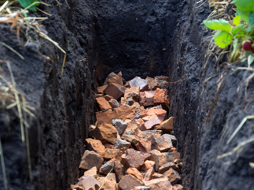 Битый кирпич в качестве дренажа