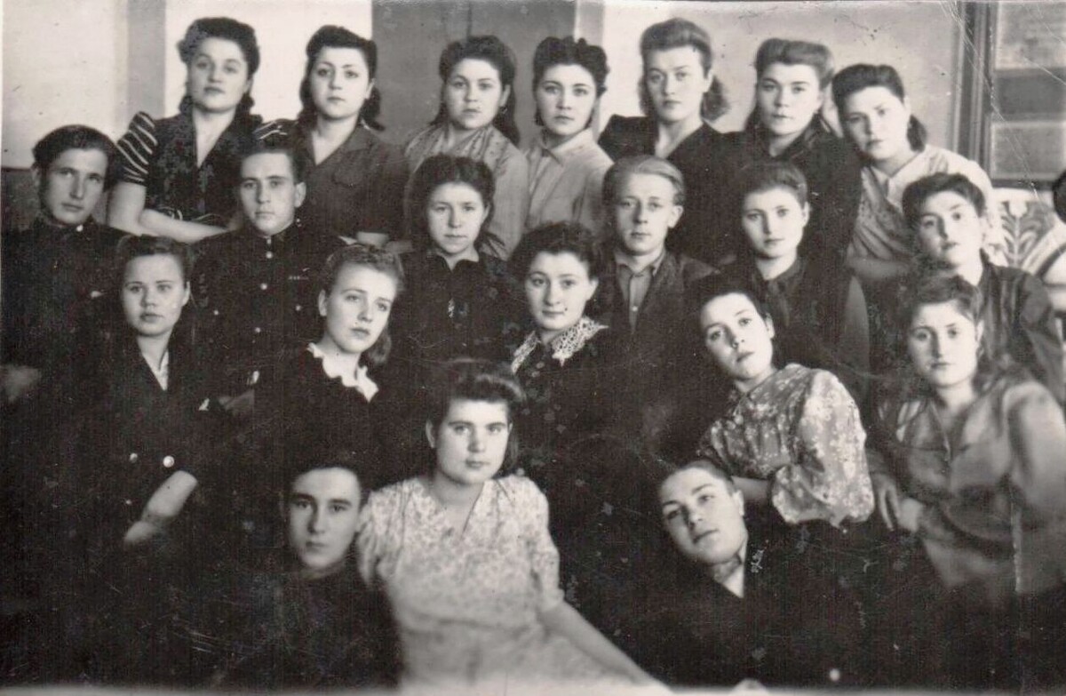 Фото из открытых источников. Коллектив Б-Муртинского РДК,, начало 1950-х,  А.П. самсонова третья справа в верхнем ряду.