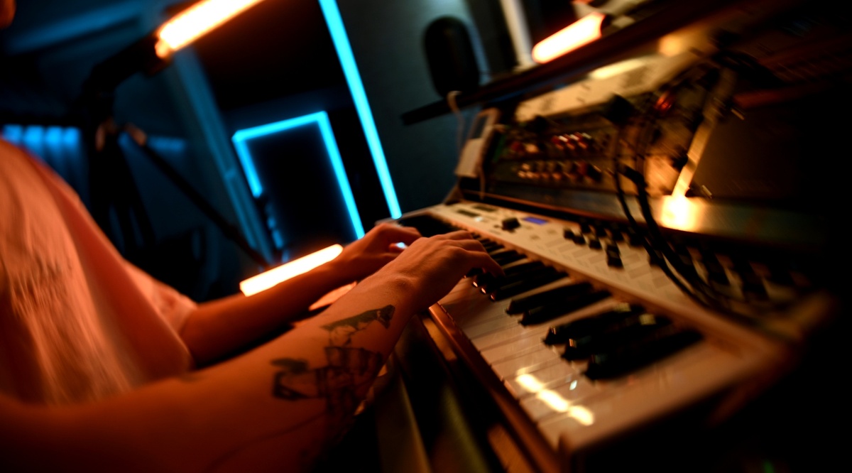 Студия звукозаписи Шум в Москве, записываем инструментальную партию