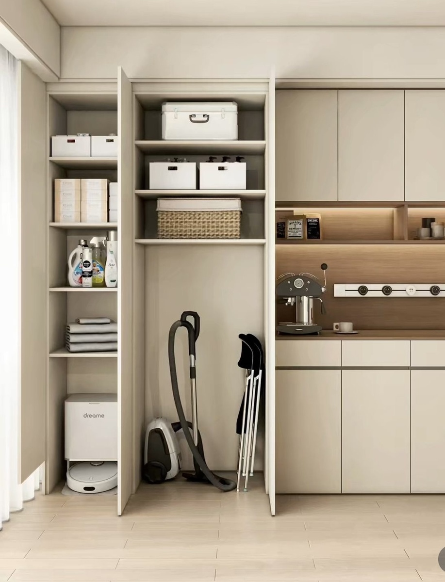 Многофункциональная мебель для семьи 2025: удобный интерьер со встроенными системами хранения