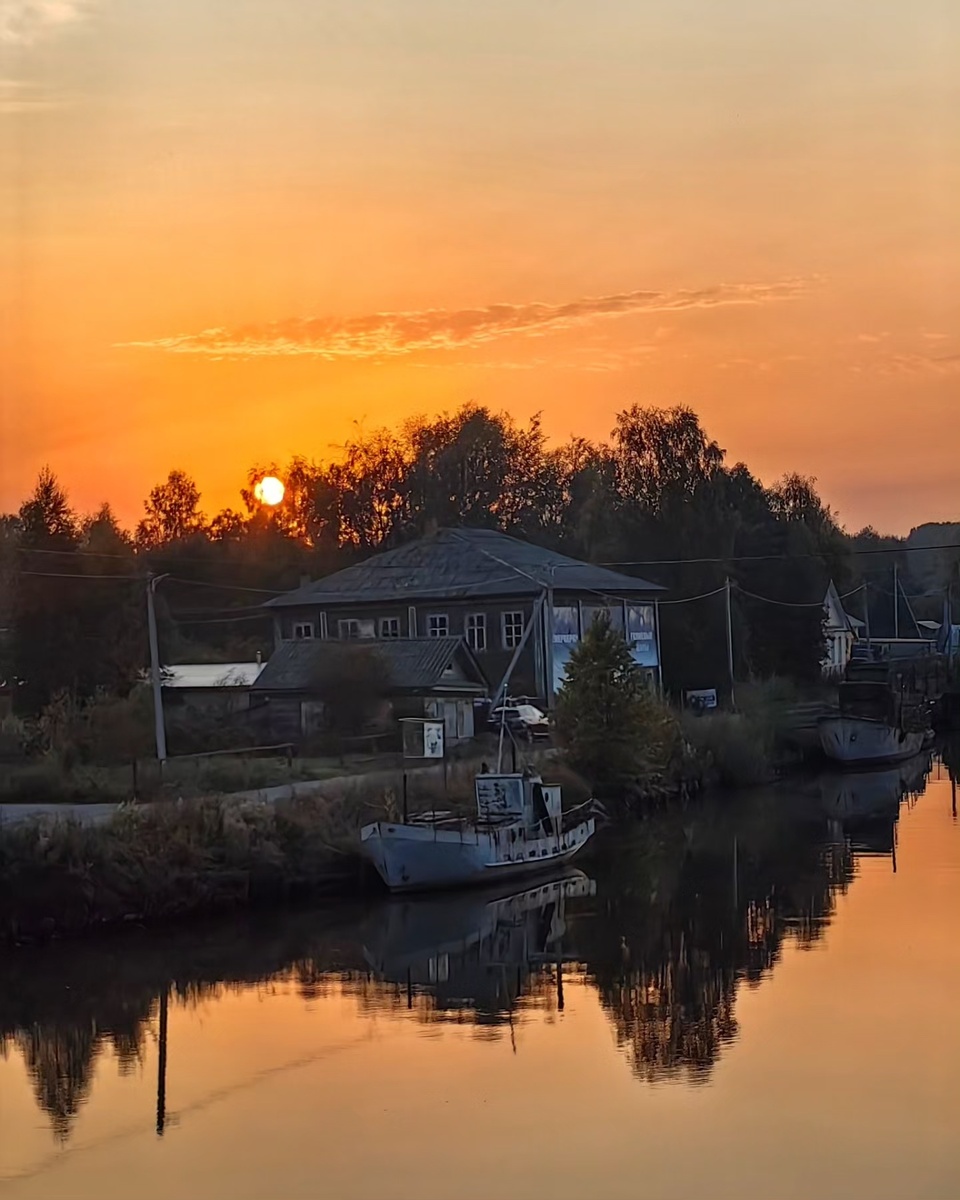 Река Вытегра на закате.