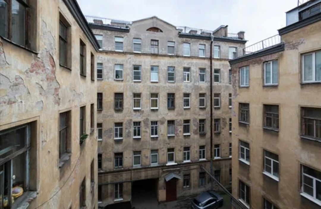 Обычный дом в исторической части Санкт-Петербурга, фото из сети.