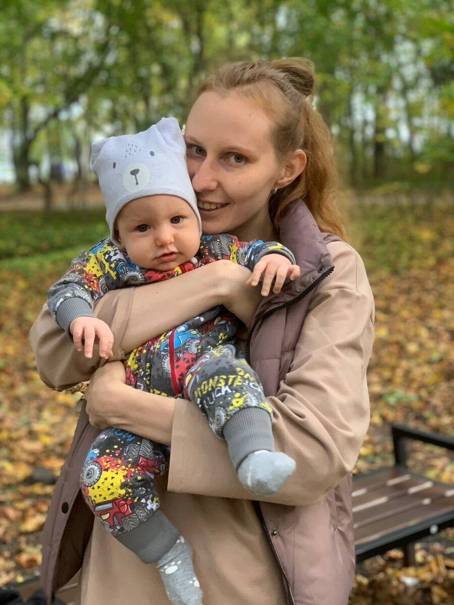 Мы с сыном в осеннем лесу на прогулке) 