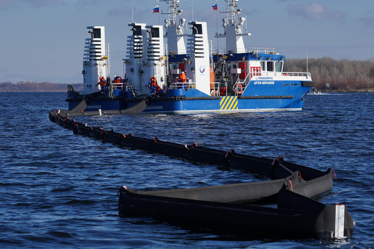 Судно-бонопостановщик "Артем Аверьянов" / Фото: АО "Транснефть-Приволга"  📷
