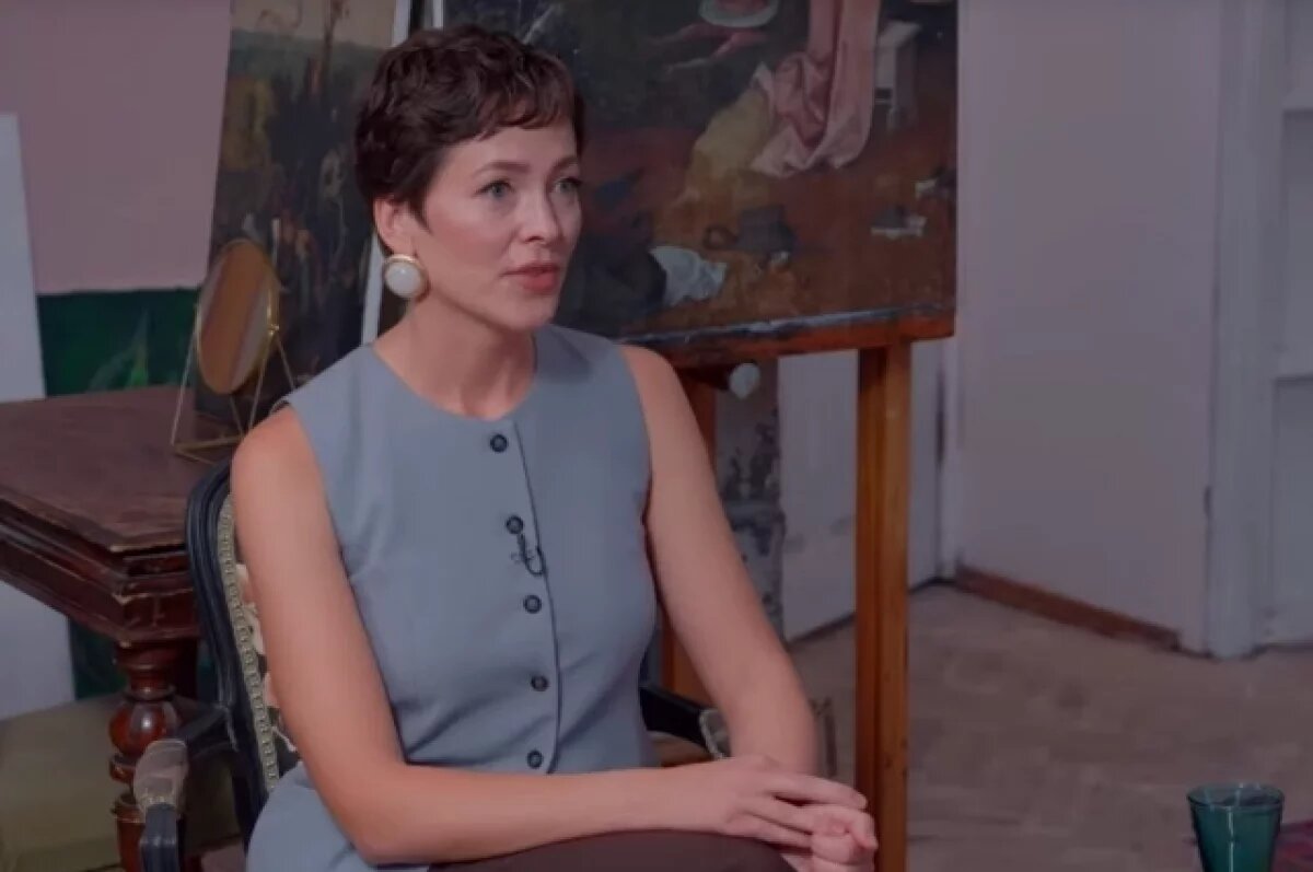    Изолировал и принуждал к сексу?