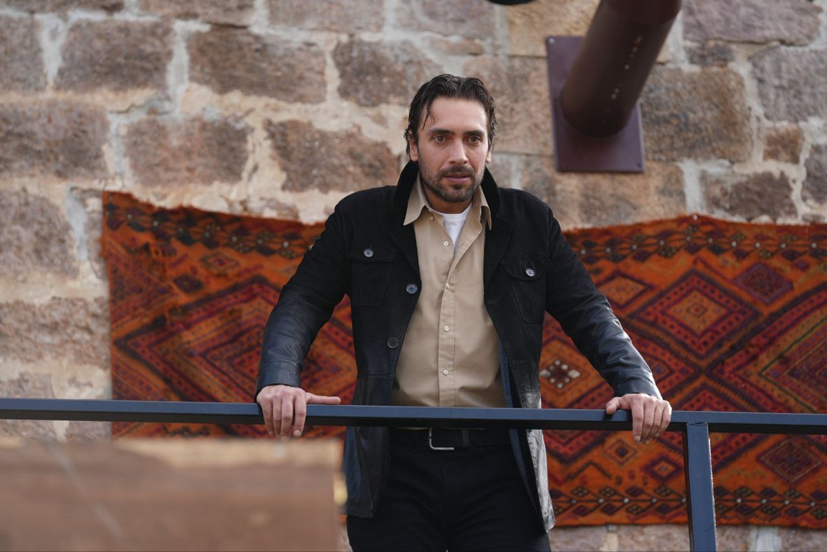 Стоп кадр из сериала «Это море переполнится»