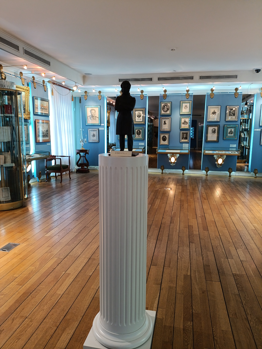 Эпоха Пушкина (фото автора). 