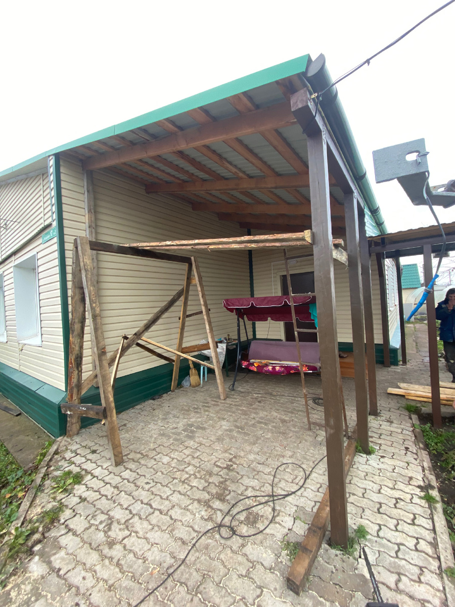 Вид на момент начала работ, леса начали собирать уже мы