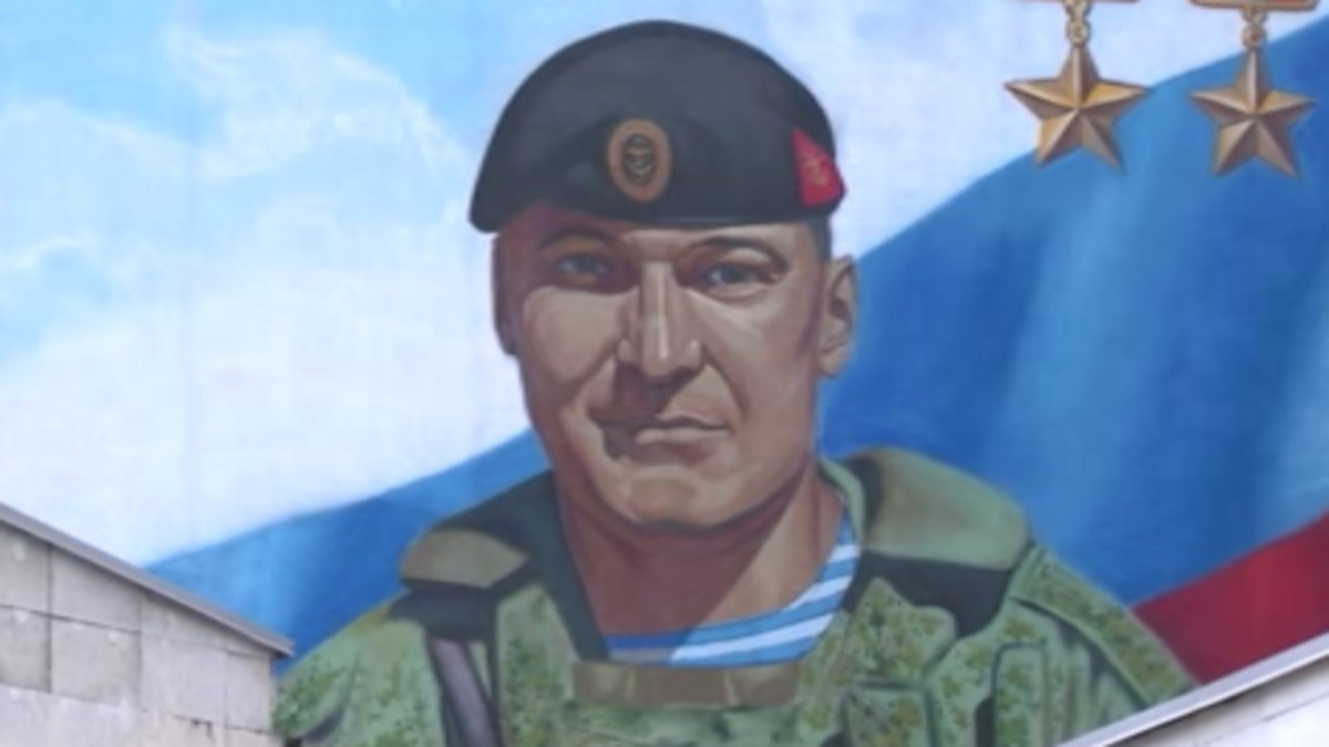    В Курске увековечили память о дважды Герое России Михаиле Гудкове