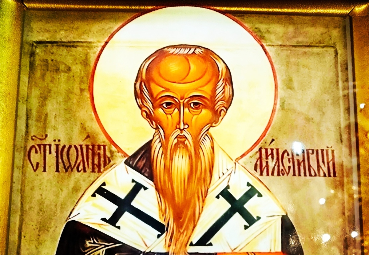 Иоанн Милостивый — святитель, патриарх Александрийский. Был строгим подвижником, жил скромно, довольствовался малым, отдал часть своего имущества на благотворительность и старался помочь всем нуждающимся.