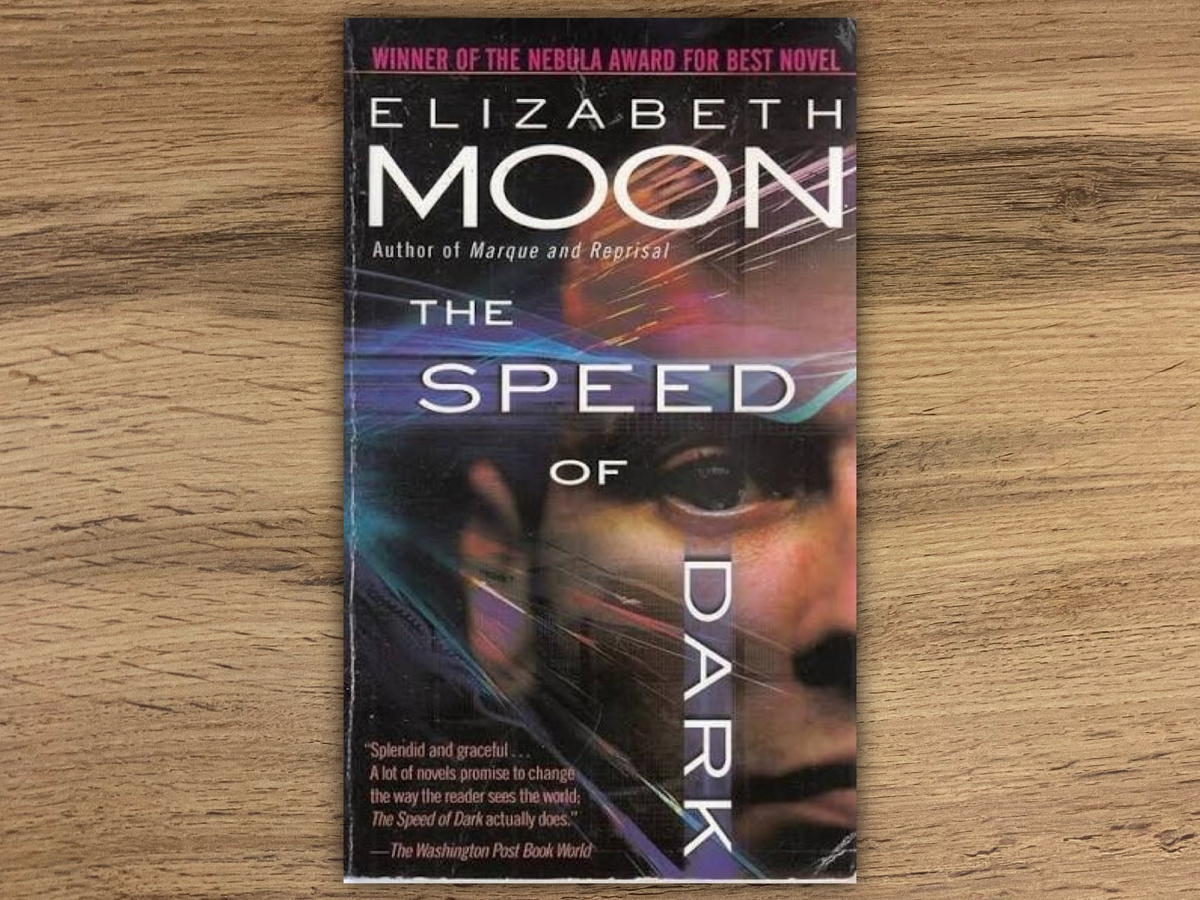 Листайте карусель, чтобы посмотреть обложки разных издательств и стран.