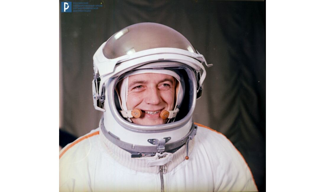 Космонавт В.Н. Волков в скафандре. РГАНТД. Арх. № 1-527 цв.