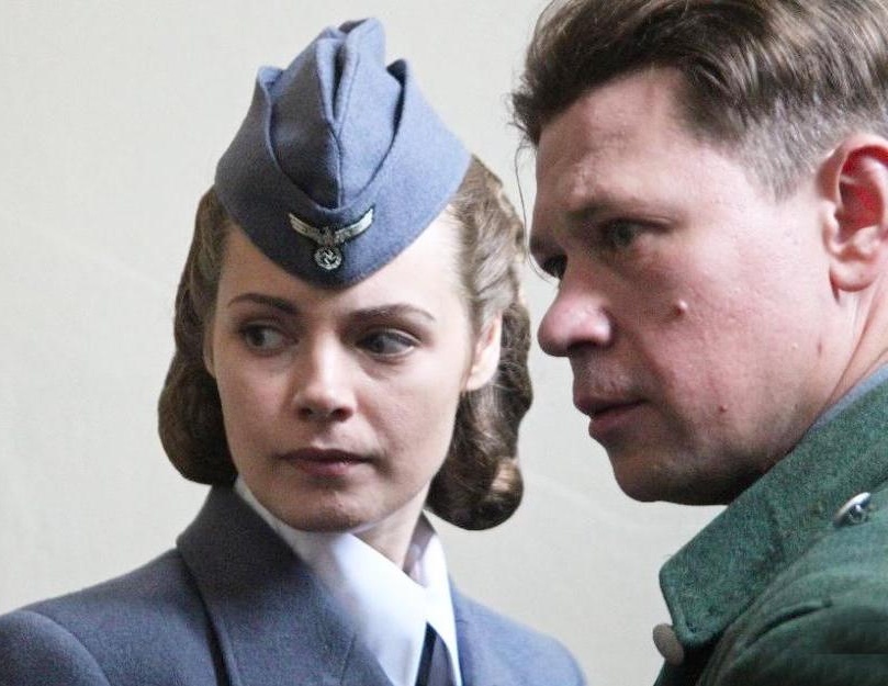 Анна Миклош и Анатолий Гущин, кадр из сериала «СМЕРШ: Легенда для предателя»