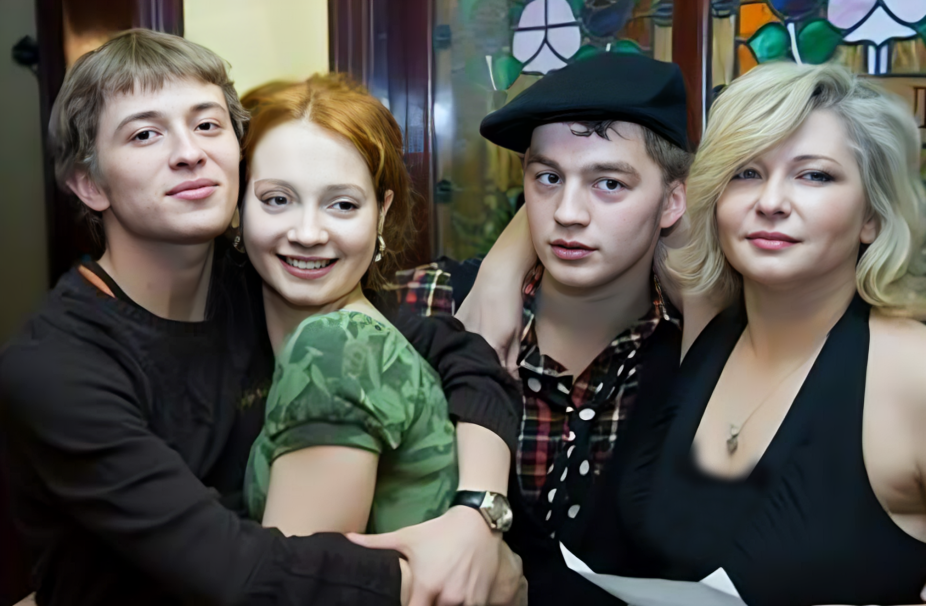 Алексей в сериале «Рыжая»