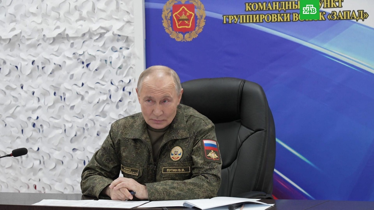    Путин провел совещание с участием начальника Генштаба ВС РФ