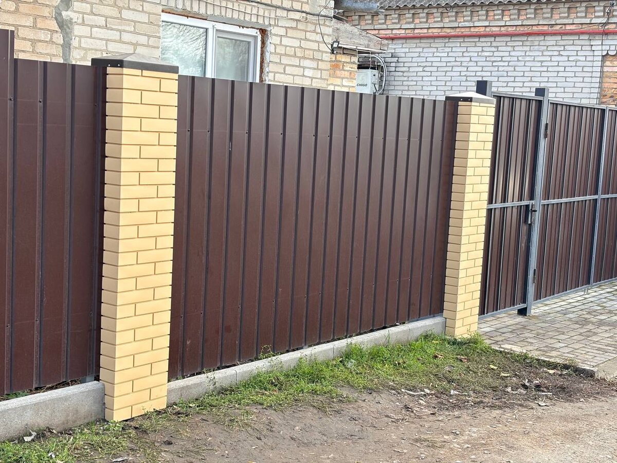 Забор из профнастила в Амвросиевке, Успенка с колоннами