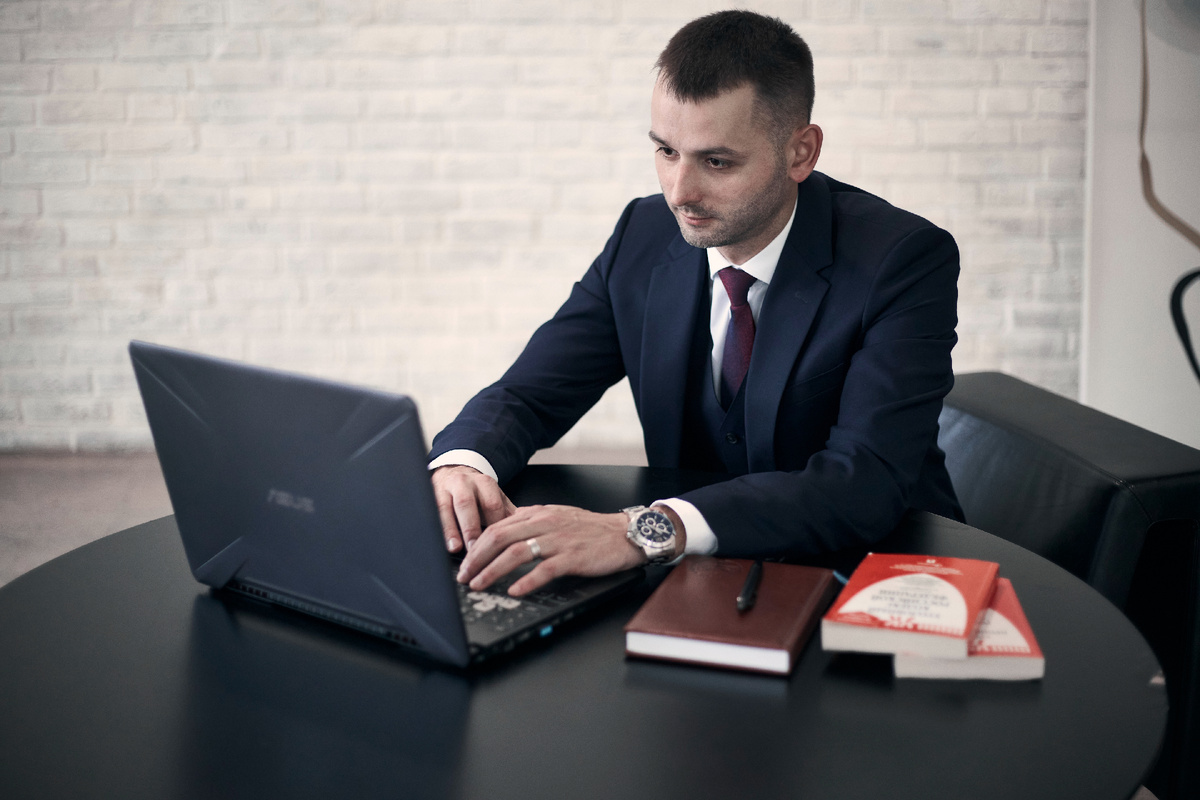 Адвокат- Владимир Глыбочка