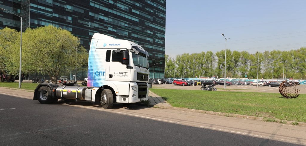 Sitrak С7Н 4х2 LNG; полная масса в составе автопоезда: 44 т; Начало продаж: 2024 г.