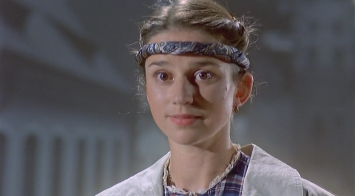 Главная героиня фильма Соня Розенбергер (Лена Штольце), невинная и наивная