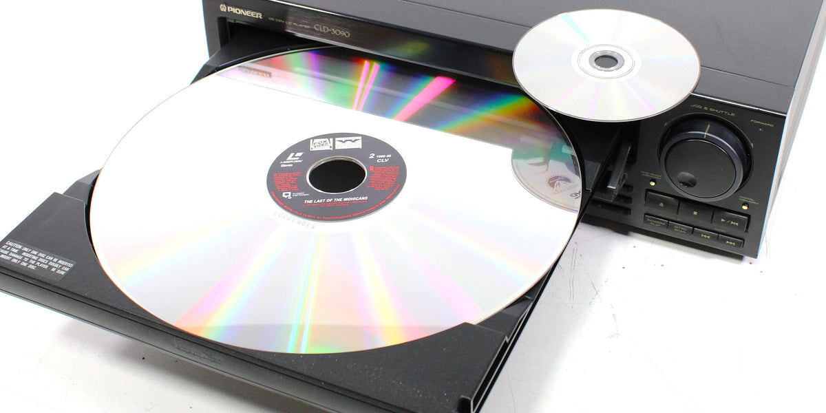 Выглядит почти как обычный компакт-диск, но в несколько раз больше