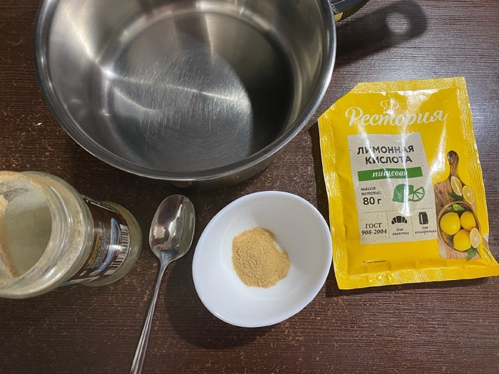 Смешайте все ингредиенты в кастрюле