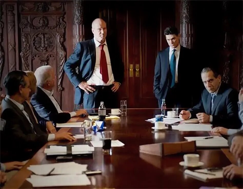 Кадр из фильма «Слишком крут для неудачи» (Too Big to Fail, 2011)