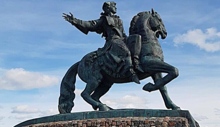    Елизаветинский форт с памятником императрице Елизавете Петровне, просто поразил своей мощью и монументальностью Фото: Анна Табаева, личный архив