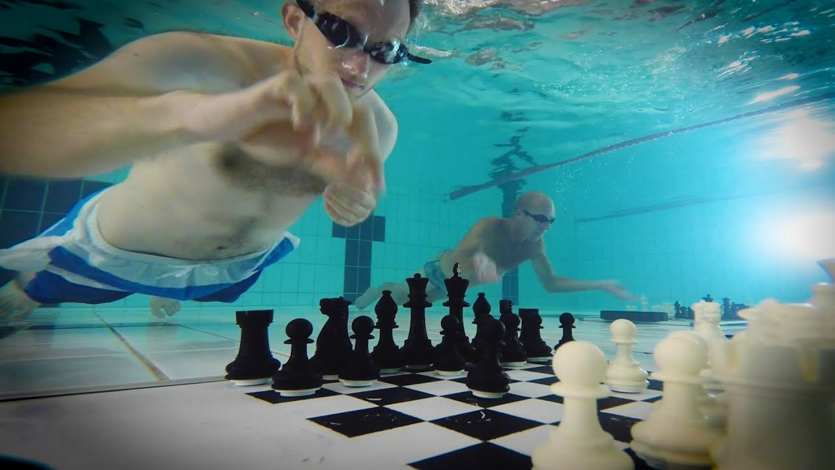 В подводных шахматах так всё очевидно, что каждая ошибка всплывает на поверхность