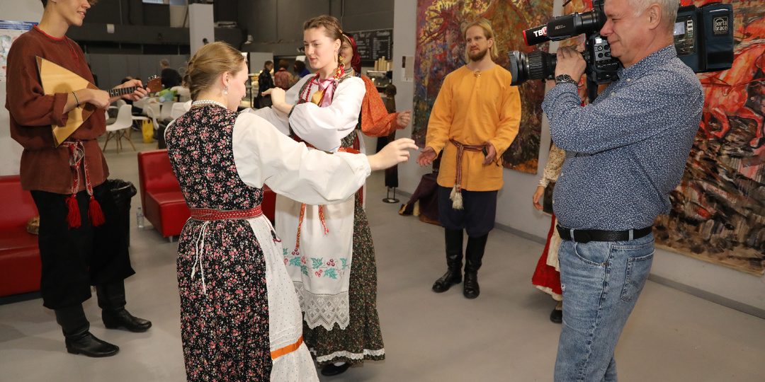 Гусли из "Холопа" и рок на балалайке: чем еще удивит выставка «РусАртСтиль»