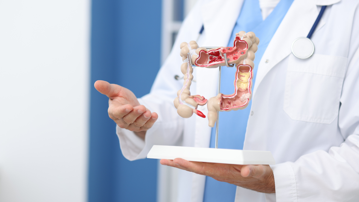 «Запор — это не характер, а симптом»: гастроэнтеролог объясняет, когда терпеть уже опасно 