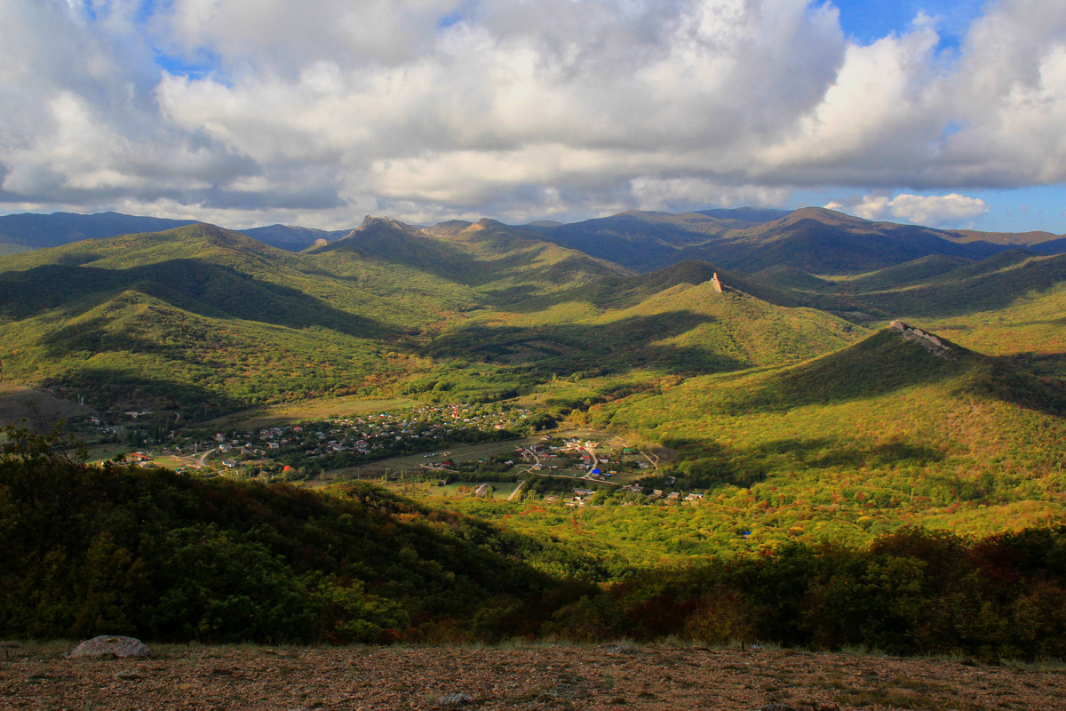 Виды на село Лесное в Крыму