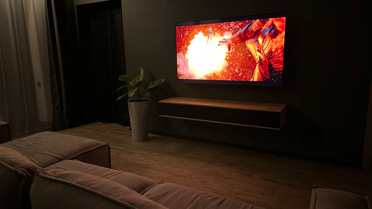 85" TUVIO TM85UFBCV51, 65" TUVIO TM65UFBCV51