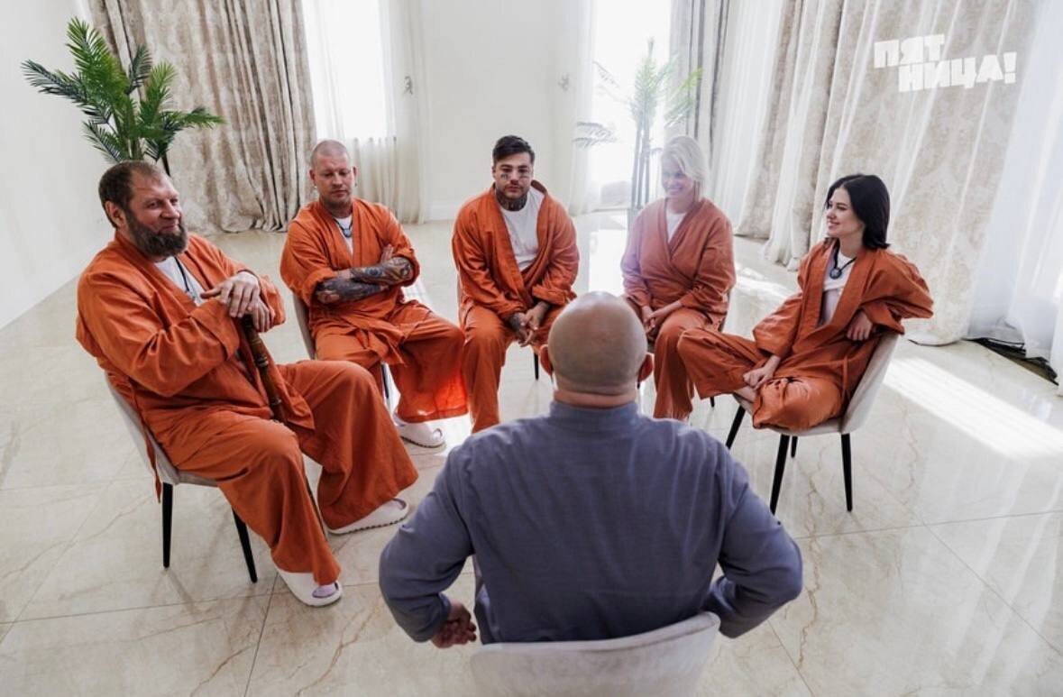 Осипова с участниками нашумевшего телешоу. Фото: соцсети