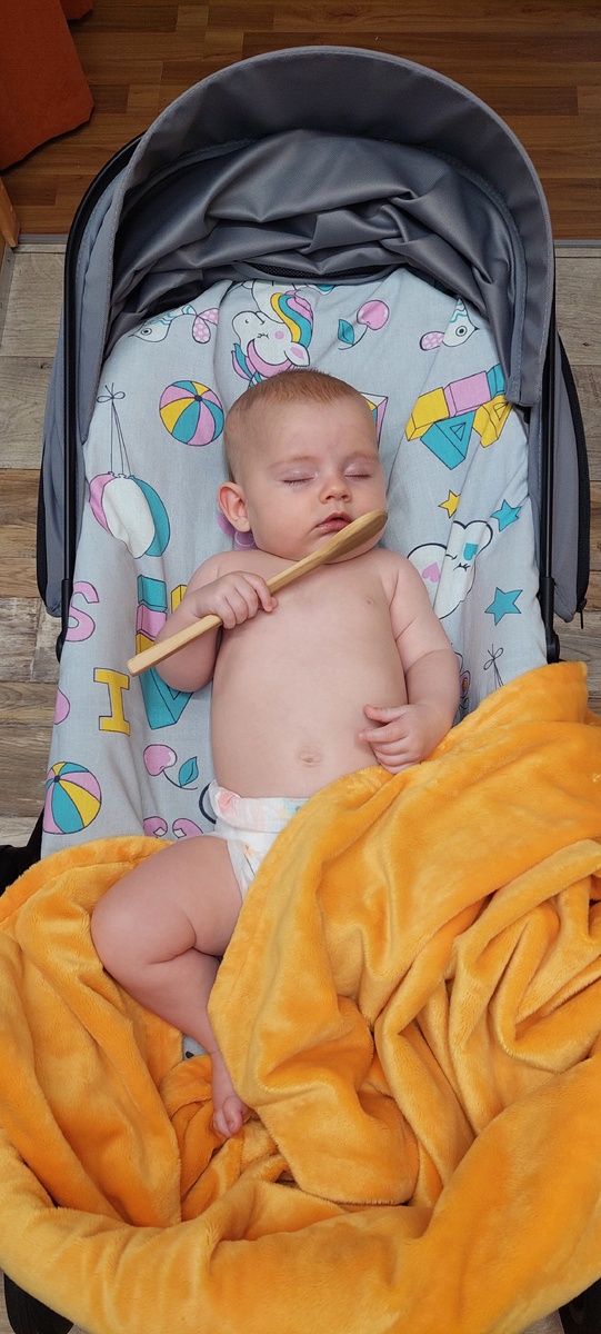 Кто с золотой ложкой во рту, а Катюшка – с деревянной!