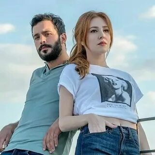 Фото из интернета. Ада и Мерт, пока ещё в поисках друг друга.