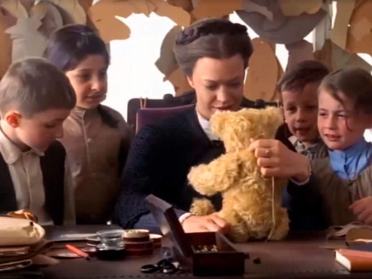 Кадр из фильма "Маргарет Штайф" ("Тедди")